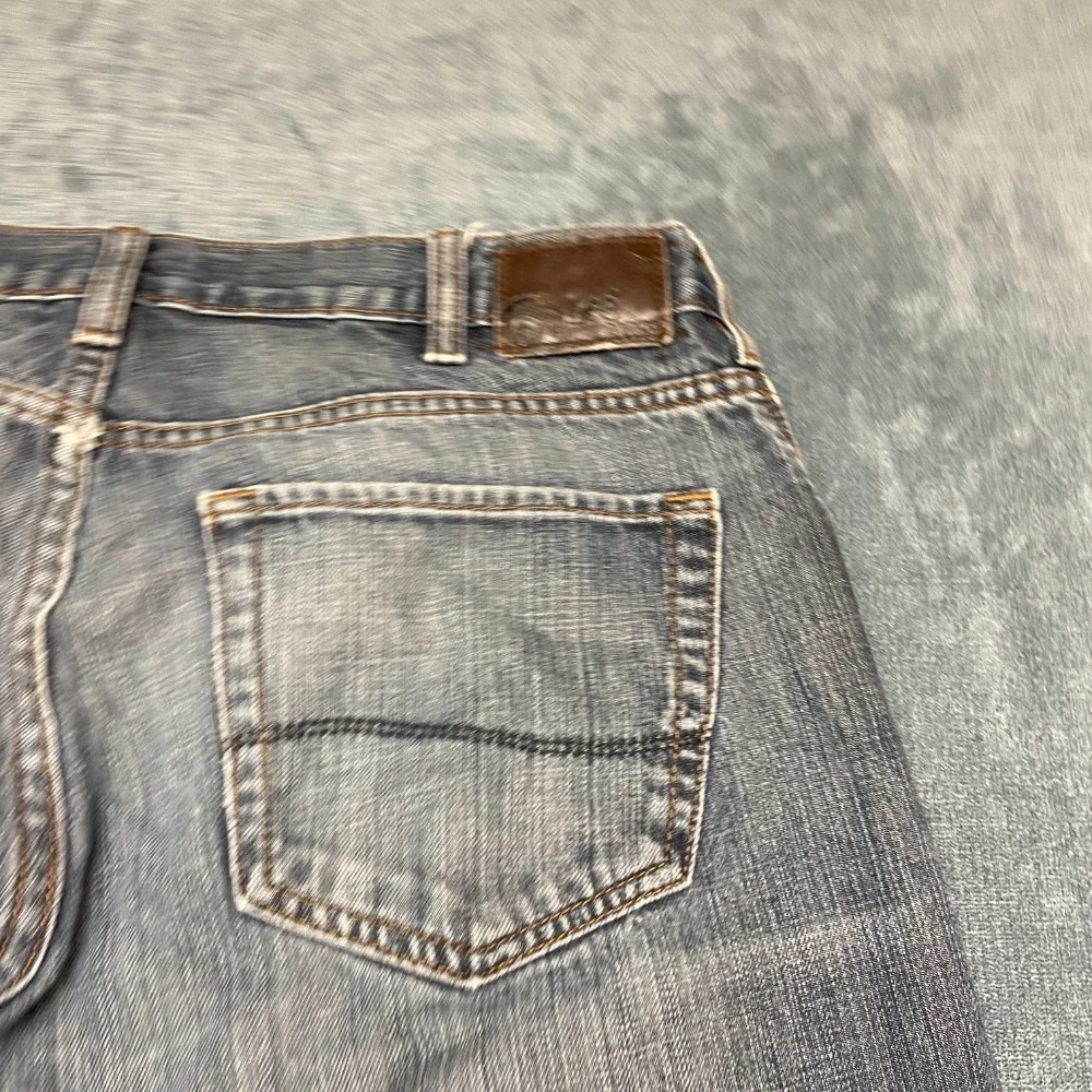 Vintage Lee Jeans Mens 34x31 Blue Denim Everyday Wear Travel Slim Fit Distressed